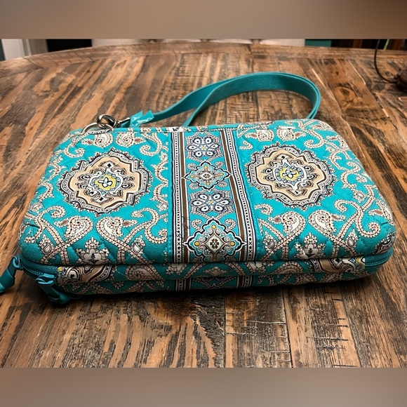 Vera Bradley Totally Turquoise IPad Hard Shell - Picture 4 of 12